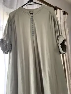 美品　モスグリーン 半袖 ワンピース ボタン、ポケット付き