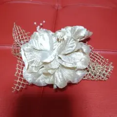 ゴールド 花モチーフ コサージュ　卒業式　セレモニー