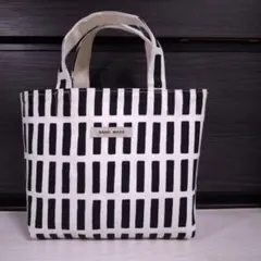 ハンドメイド 、ミニトートバッグ　　　　　　 北欧調の四角（ブラック）