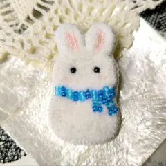 ☆ふわふわ うさぎ 雪だるま白 刺繍ブローチ☆