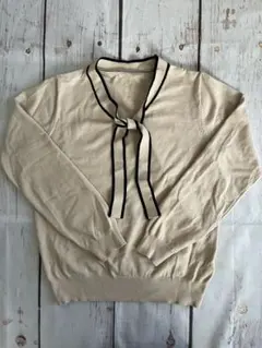 ボウタイ　ニット　セーター　トップス　ベージュ　オフィスカジュアル　レディースM