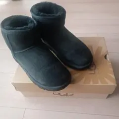 UGG W CLASSIC MINI 5854 W/BLK