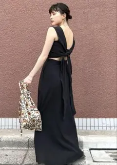 【値下げ中】Ungrid バックデザインノースリワンピース