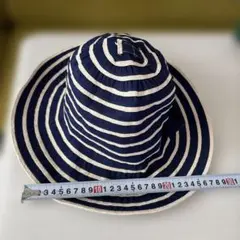 ストライプデザインのリボン付きハット