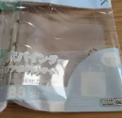 ダイソー　3穴　B8バインダー　透明シール帳などに