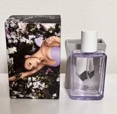 アリアナ・グランデ GOD IS A WOMAN オードパルファム 30mlのサムネイル