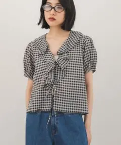 美品 KBF フリルＶネックブラウス