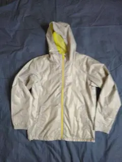 軽量 ベージュ ウィンドブレーカー フード付き