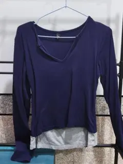 ネイビー Vネック 長袖Tシャツ