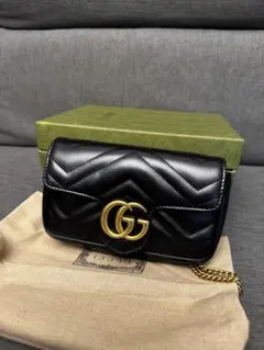 GUCCI GGマーモント キルティング ショルダーバッグのサムネイル