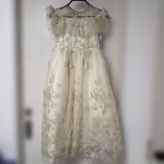 オフショルダー刺繍ロングドレス クリーム色