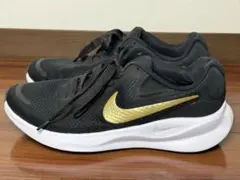 NIKE ナイキ ランニングシューズ スニーカー ブラック×ゴールド