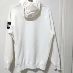 THE NORTH FACE （ノースフェイス）プルオーバーパーカー ホワイト