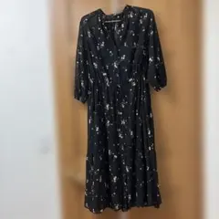 UNIQLO 花柄 ブラック ミディワンピース
