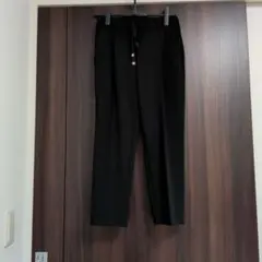 Elura テーパードパンツSサイズ黒のサムネイル