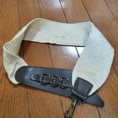 クリーム色 編み込みデザイン ベルト