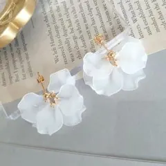 花 花びら すりガラス ゴールド ハンドメイド ピアス イヤリング NO.411