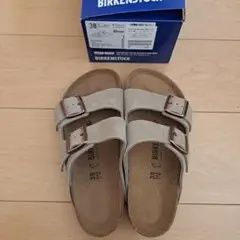 新品未使用　BIRKENSTOCK Arizona サンダル 38(24.5)のサムネイル