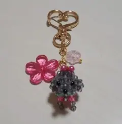 ぴあ様ご専用 犬のキャラクターと花のチャーム