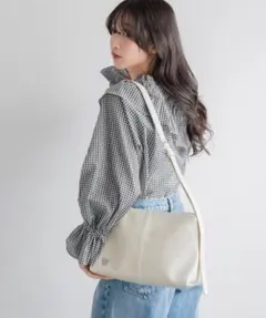 ローリーズファーム　ショルダーバッグ　アイボリー