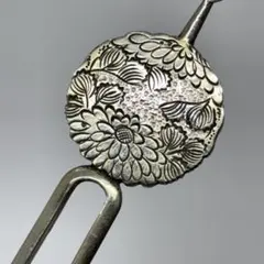 081310 アンティーク　燻銀　平打ち　線彫 丸と菊 かんざし