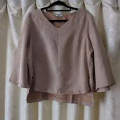 L'espoir ベージュ Vネック 五分袖ブラウス