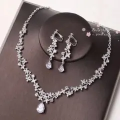 みんとみんと様専用♡フォロー割♡ネックレスとイヤリングの2点セットをご希望♡