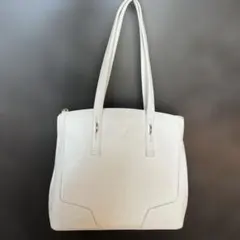FURLA フルラ　レザー トートバッグ　シボ革　上品　白