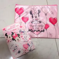 ディズニーストア新品シークレットおでかけセット ミニー　ポーチ ミニパル①