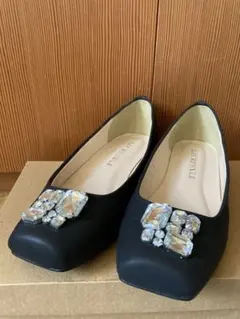 ビジュー付きブラックフラットシューズ