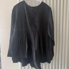 黒長袖シャツのサムネイル