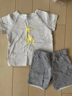 キリンのソフィー　Tシャツとショートパンツ　セットアップ　80