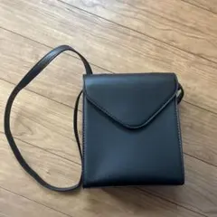 ブラック フラップショルダーバッグ