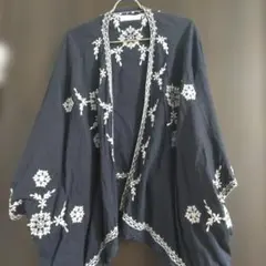 ネイビー 花柄刺繍 カーディガン 五分袖のサムネイル