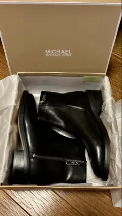 MICHAEL KORS ブラックレザーブーツ