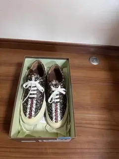 美品BURBERRY グラフィックデザイン スニーカーのサムネイル