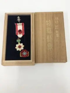 勲五等双光旭日章 受賞記念品 絵画 鶴 螺鈿アート 木製フレーム 額縁 国産叙勲額 NHJ-01 勲記寸法：594×420mm用 勲記勲章 二つ窓 UV