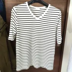 ハニーズ 半袖カットソー Ｖネック ボーダー 白黒のサムネイル