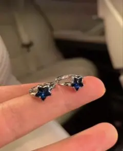 星形ピアス 青色ストーン フック式
