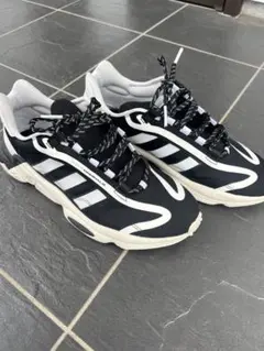 アディダス　スニーカー　28cm