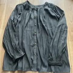 ロペピクニック　グレー　サテン調ブラウス