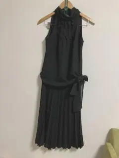 ブラック ノースリーブ プリーツドレスのサムネイル