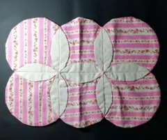 ランチョンマット　花柄ストライプのコットンパッチワーク　ハンドメイド