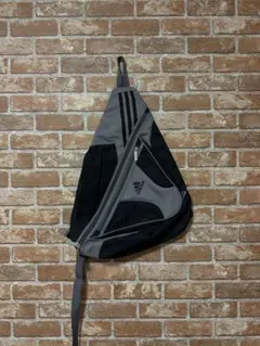 90s 00s adidas ワンショルダーバッグ　テック系　y2k スリング