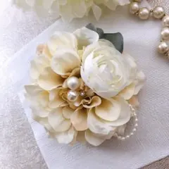 入学式　卒業式に　コサージュ　クリームホワイト　入園式　卒園式　結婚式　発表会