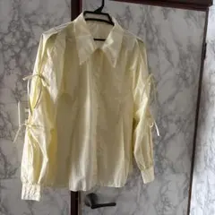 TINA：JOJUN イエロー オフショルダー シャツのサムネイル