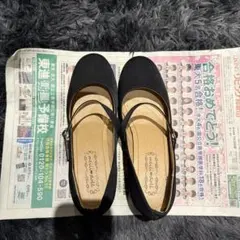 黒 ストラップ付き ヒール パンプス