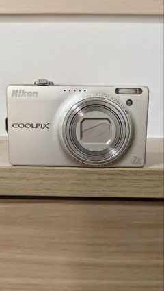 COOLPIX S570 シルバー ニコン デジタルカメラ 動作確認済 - メルカリ