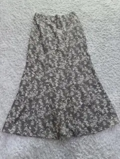 しまむら　マーメイドスカート　花柄 グレー