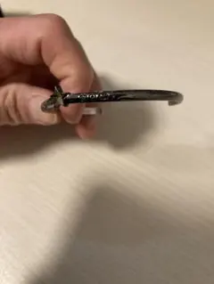 星型装飾の金属製バングル